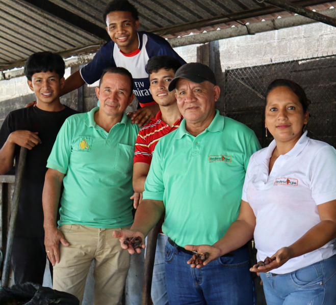 Projeto aprendizagem integrador para a inclusão financeira de mulheres e jovens em cooperativas de crédito no Equador.